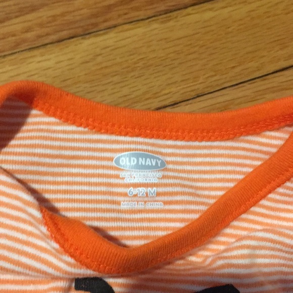 Like new Halloween pumpkin onsie with matching hat - Picture 5 of 5